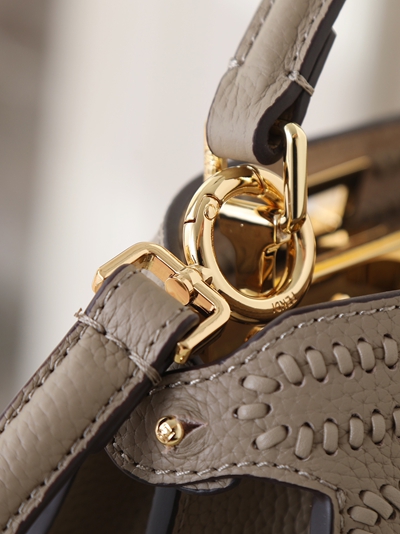 フェンディバッグ側面デザイン